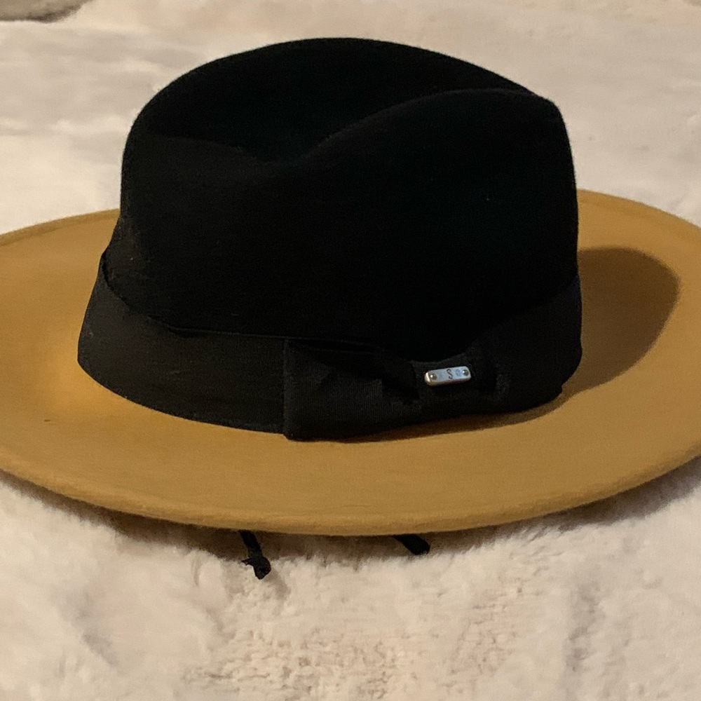 Gorgeous multi tone hat